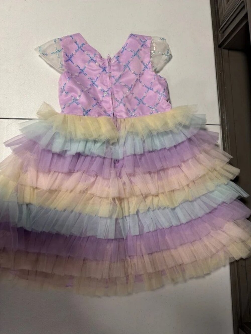 Little girls adorable sequin tulle dress - Picture 4 of 5